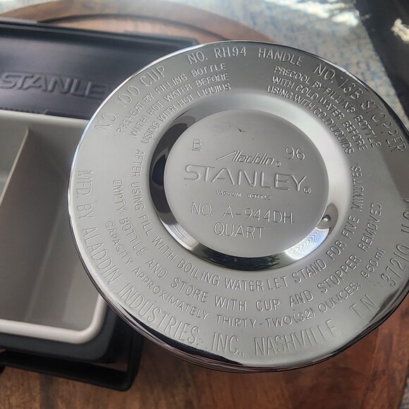 Vintage Stanley Aladdin Lunch Box Thermos Set Black Camping USA 1 Qt Polycaster - Picture 13 of 16